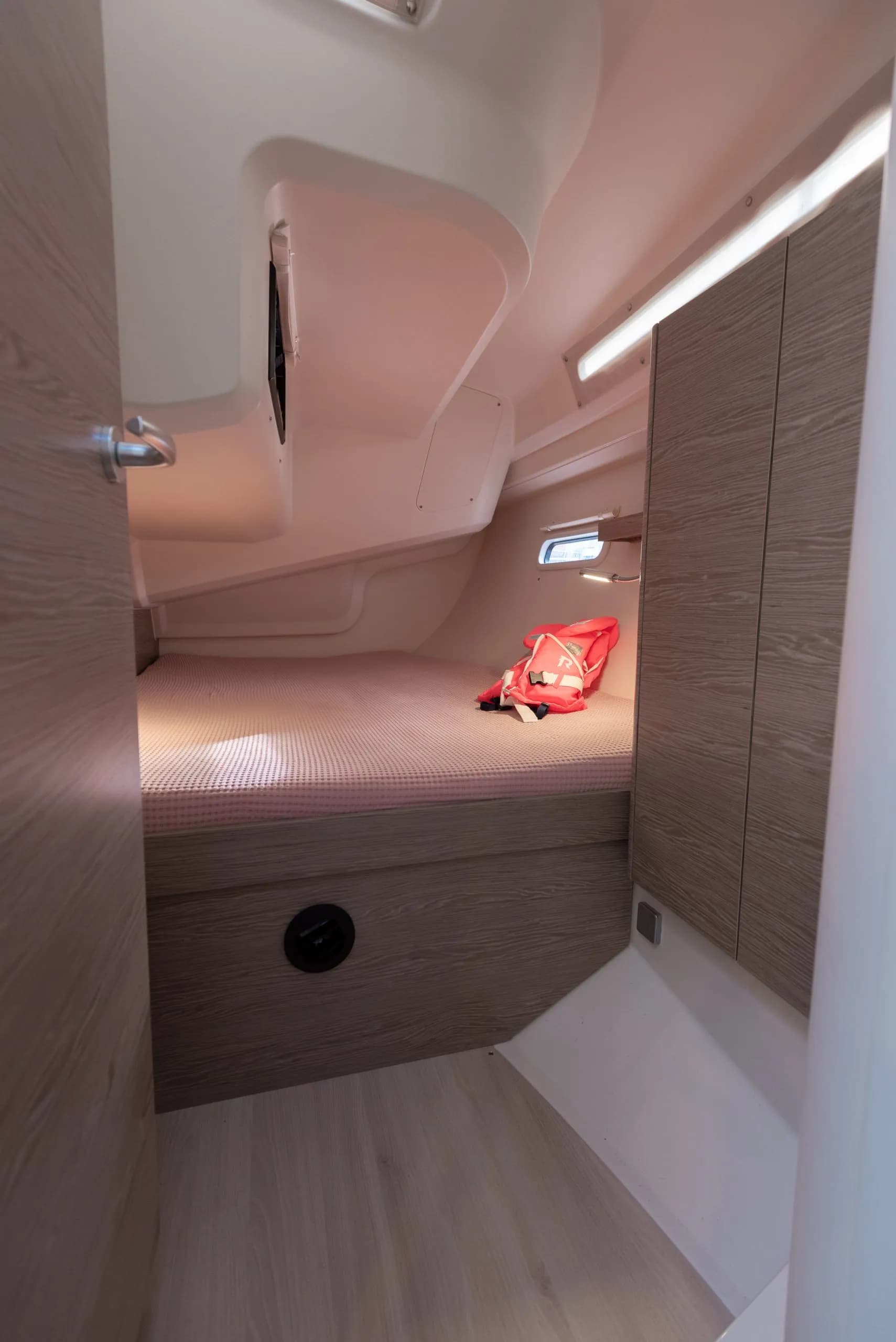 Hanse 388 Interior: The Aft Cabins